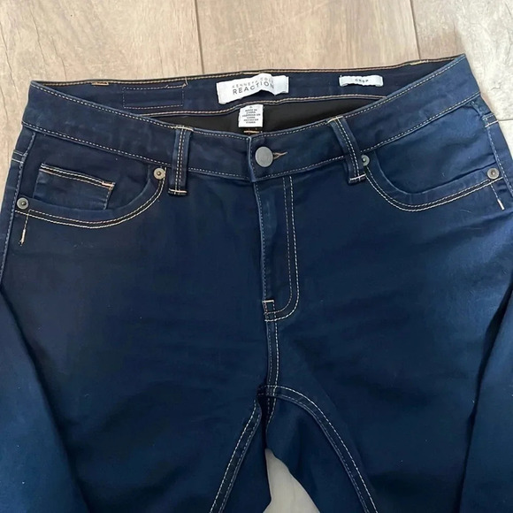 KENNETH COLE Dark Wash Stretch Crop Denim Jeans, Size 6 - Picture 5 of 10